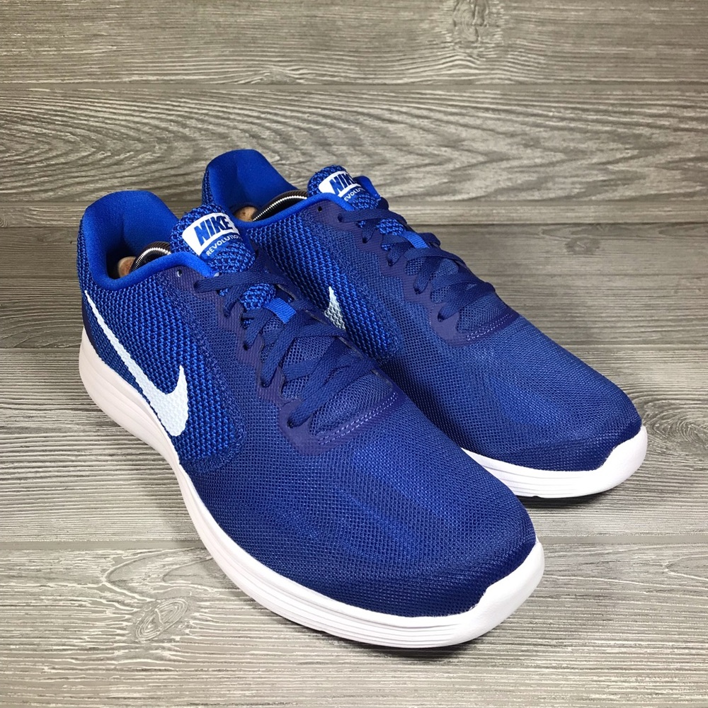 NEW Nike Revolution 3 - Size 11